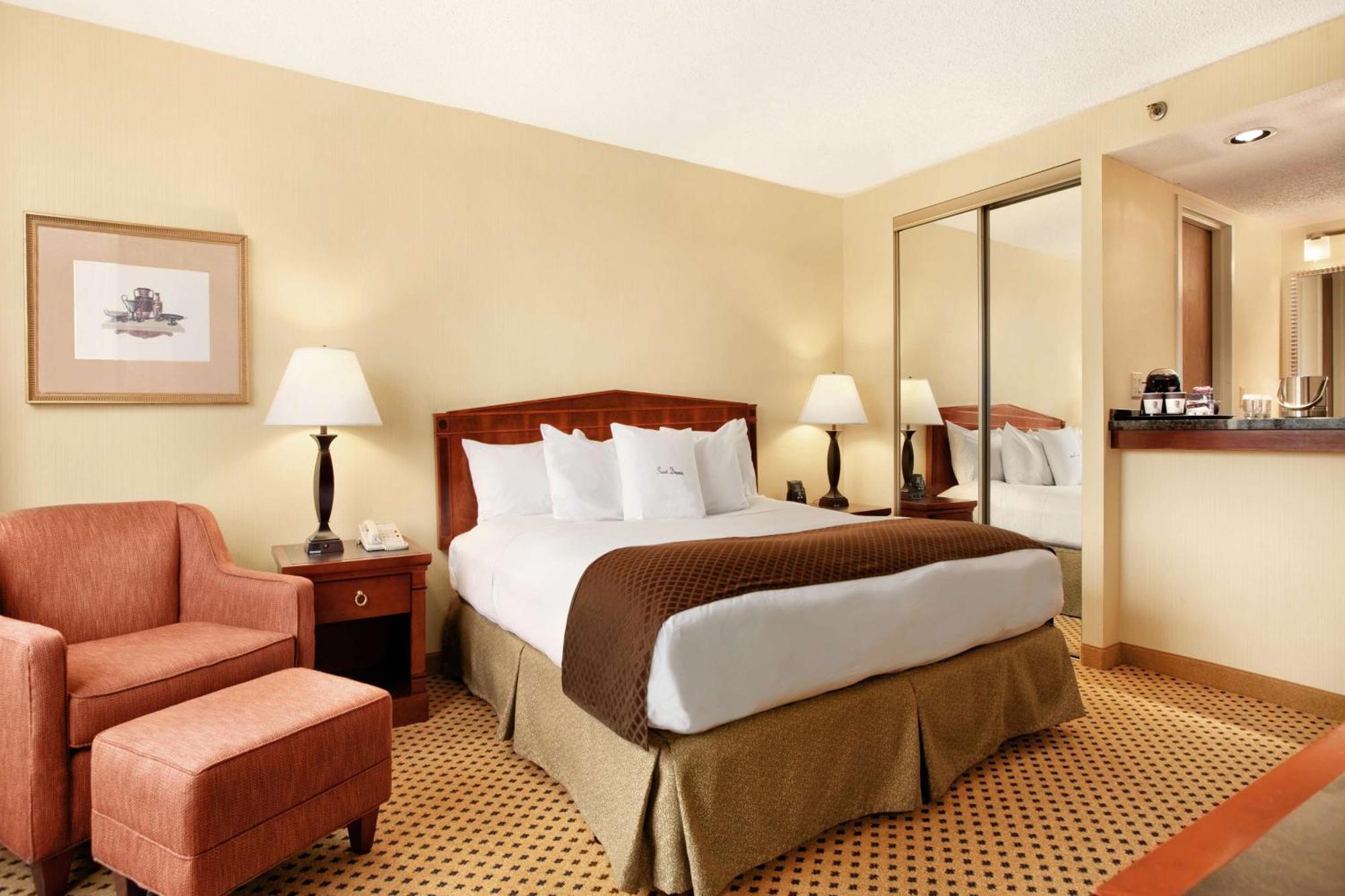 Doubletree By Hilton Hotel St. Louis - Честерфилд Экстерьер фото
