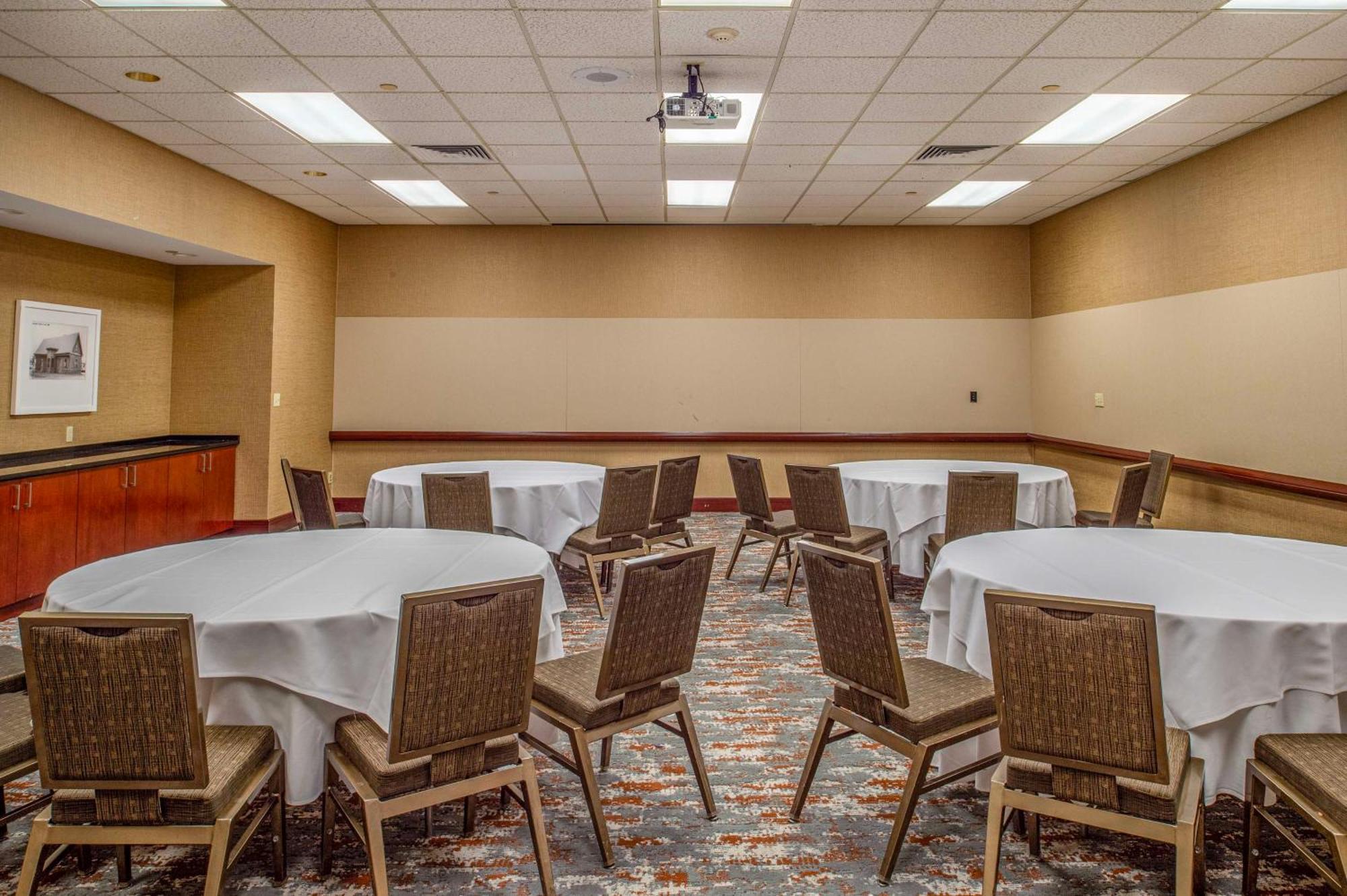 Doubletree By Hilton Hotel St. Louis - Честерфилд Экстерьер фото