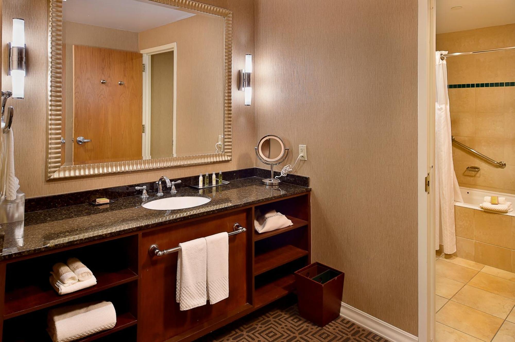 Doubletree By Hilton Hotel St. Louis - Честерфилд Экстерьер фото